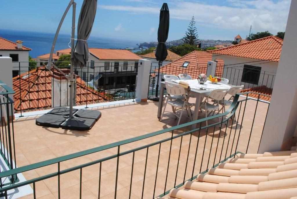 Vila Rosa - Renovated House Overlooking The Sea Hotel ฟุงชาล ภายนอก รูปภาพ